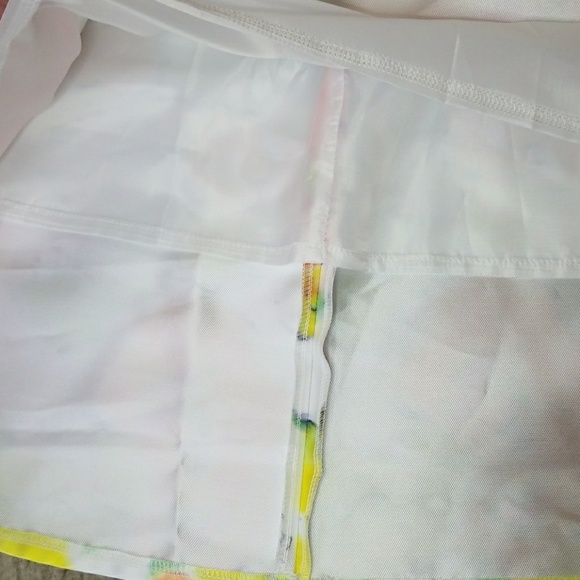 Floral skirt, Size L in Juniors - Picture 8 of 8